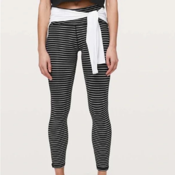 LuluLemon Black/White Striped Train Times Mesh 7/8’s Size 2 - Picture 3 of 6